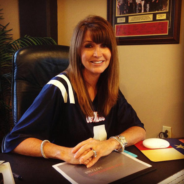 dixie carter 083013